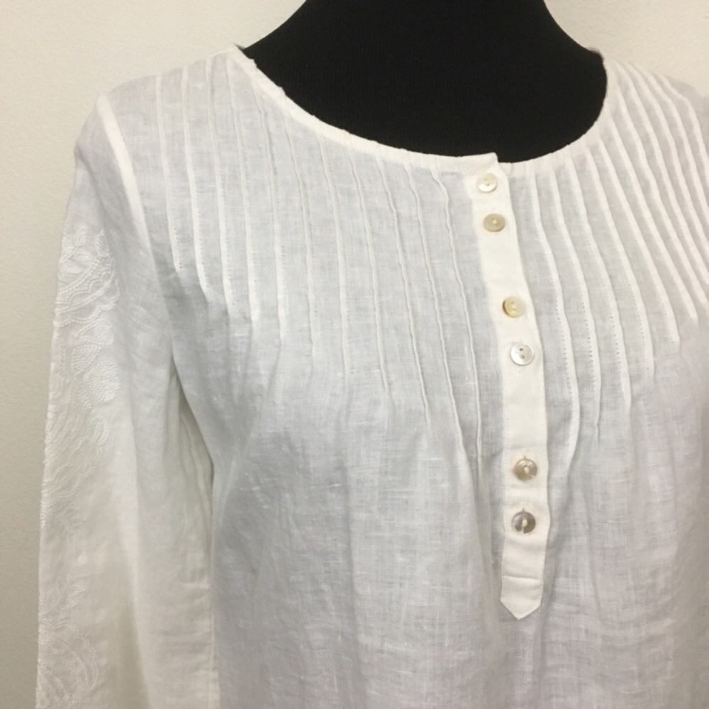 Tommy Bahama | Embroidered White Linen Top
